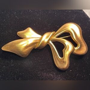 Vintage Monet Bow Brooch Gold brushed gold Tone Signed pin